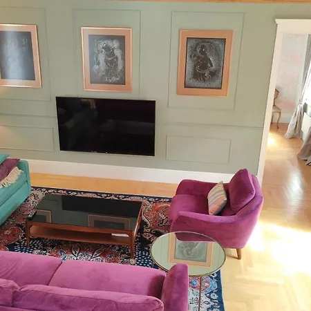 Royal Jono St. Apartment *