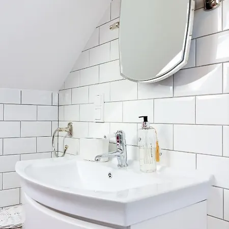 Butas Royal Jono St. *